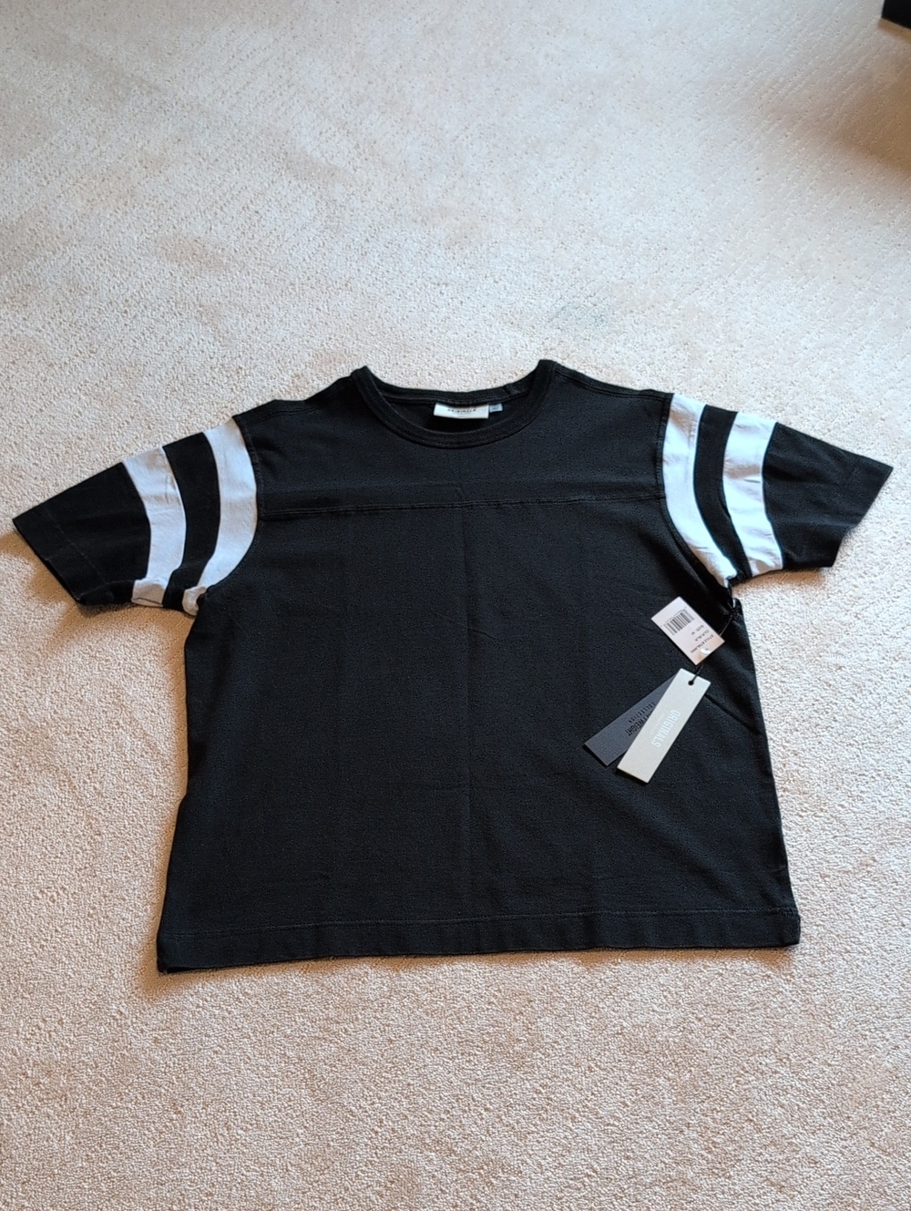 Black Short-Sleeve Tee with White Sleeve Stripes - Unbranded